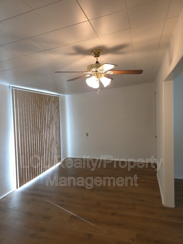 26201 Fountain Bleu Dr, Sun City, CA 92586 - photo 7