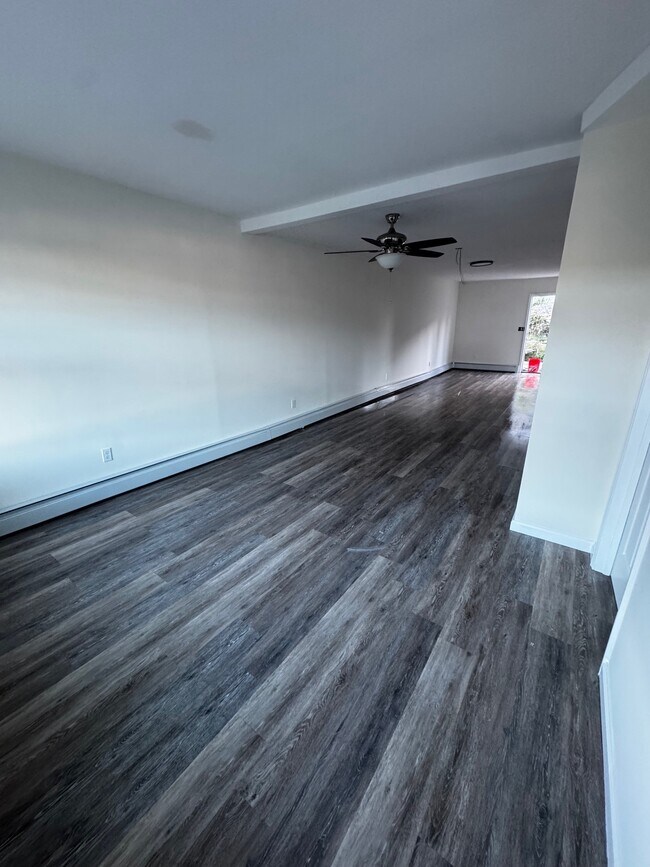 23 Old Lake Rd unit Apartment 4, Dallas, PA 18612 - photo 4