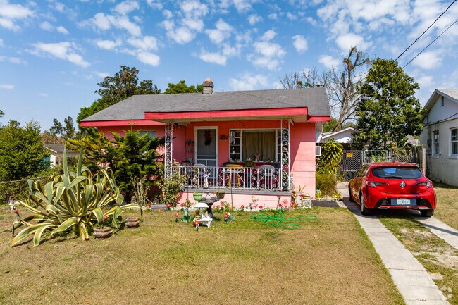 Homes in the Lake Beulah neighborhood are full of character.