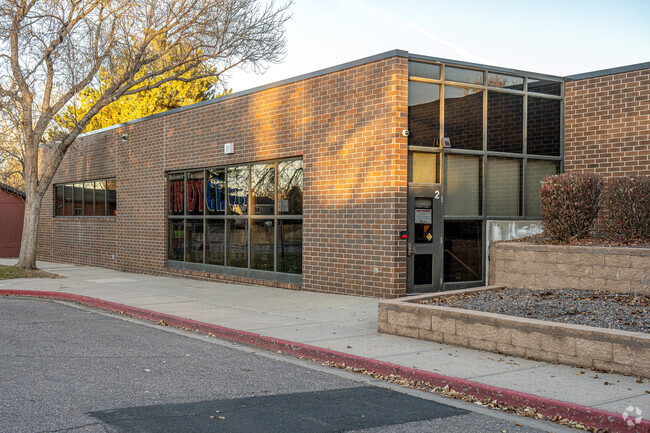 Independence Elementary School is a great place to pursue an education in Aurora, Colorado.