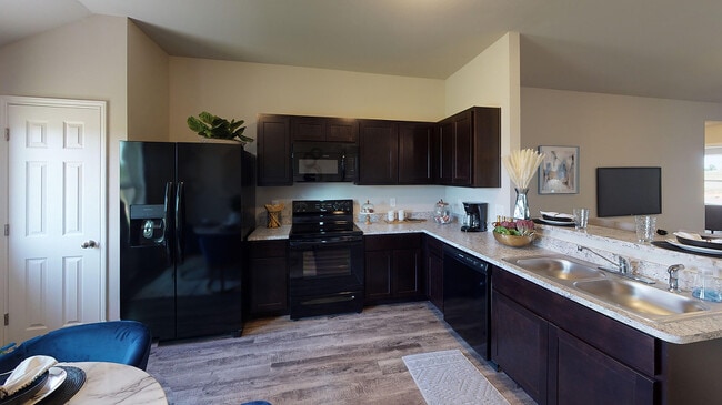 201 Whitten Ave, Gentry, AR 72734 - photo 2