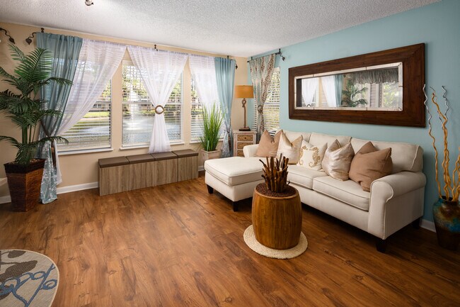 Sun Chase Apartment Homes, Bradenton, FL 34209 - photo 2