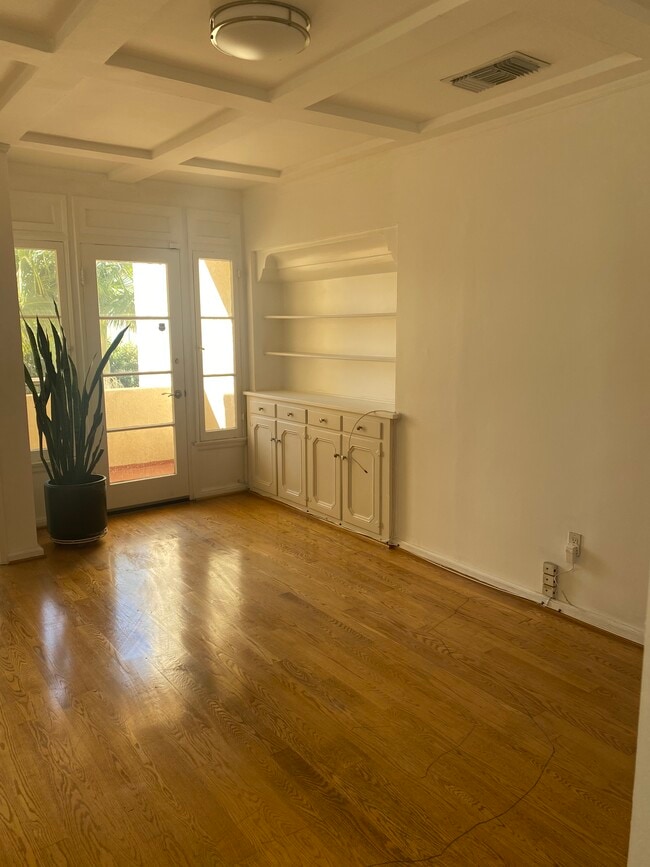 841 S Shenandoah St unit 841, Los Angeles, CA 90035 - photo 6