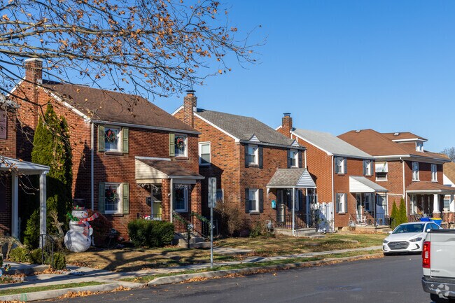 American Foursquare homes are a popular option for buyers in Valley View.