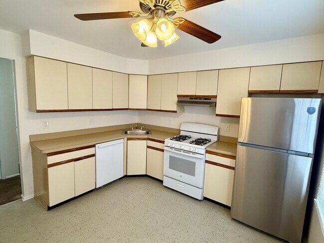 285 S Lincoln Ave unit 3A, Middlesex, NJ 08846 - photo 5
