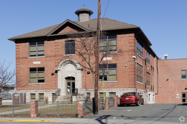 27% of students at Mckenzie School in East Rutherford, NJ are proficient in math.