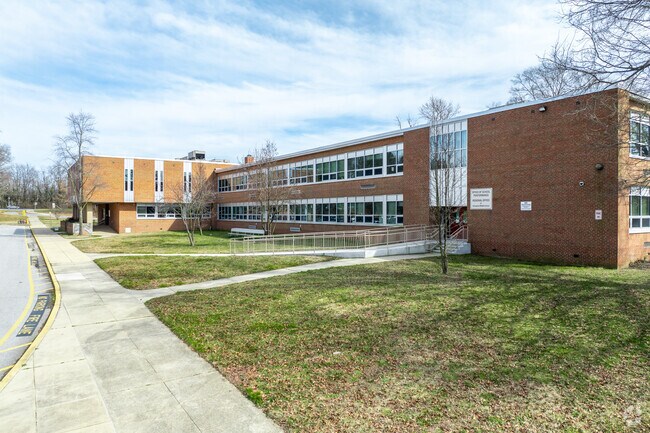 Annapolis Middle School in Annapolis helps your students succeed.