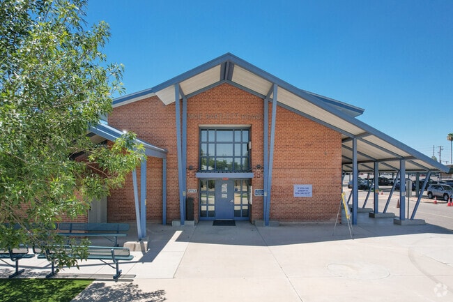 Maie Bartlett Heard School is located in central Phoenix along 23rd Avenue.