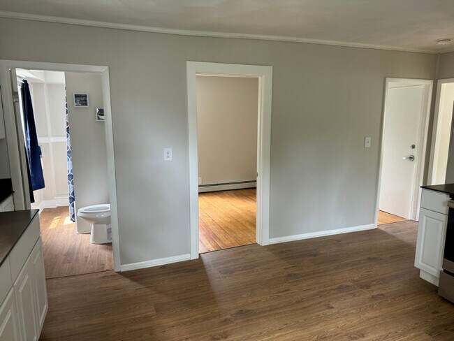 3 Eastman St, Warwick, RI 02886 - photo 4