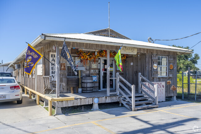 Cajun Pecan House in Cut Off has baked treats and home goods.