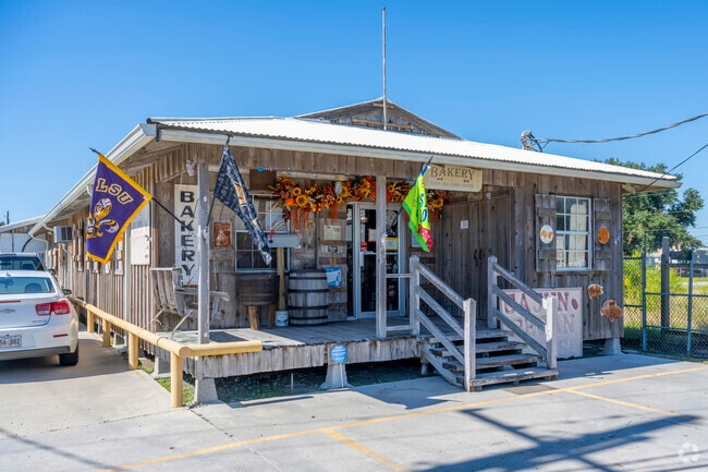 Cajun Pecan House in Cut Off has baked treats and home goods.