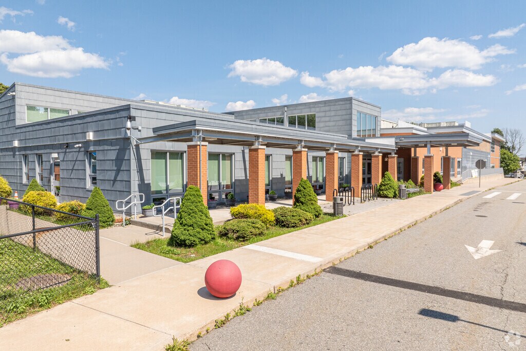 Book your teacher-parent introductory meeting at Winthrop STEM Elementary Magnet School today.