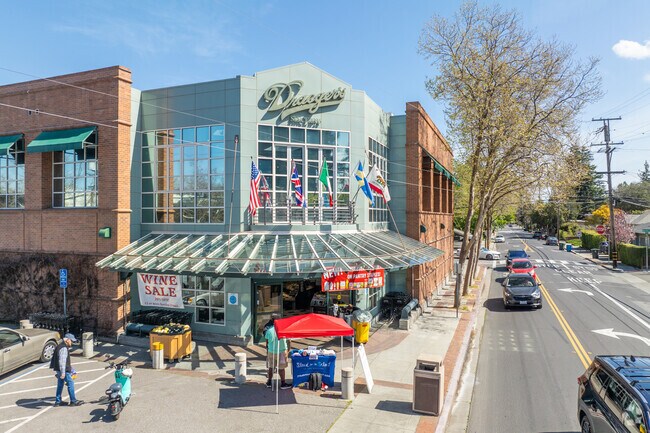 Draeger's Market is an upscale grocery store in Central Menlo Park.