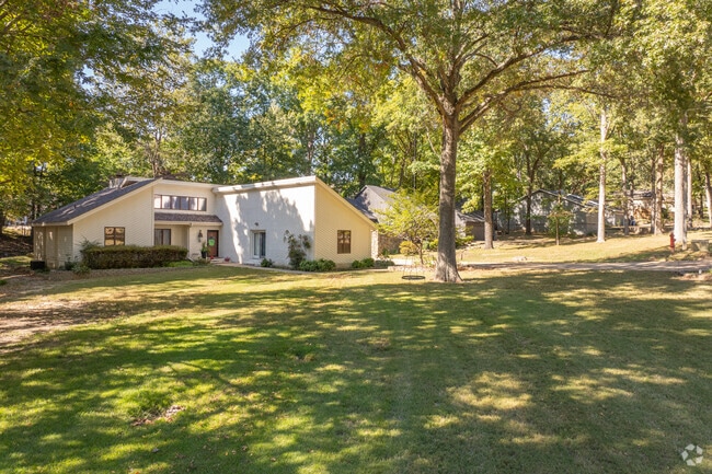 Rankins Oak Forest features a wide variety of home types and architectural styles.