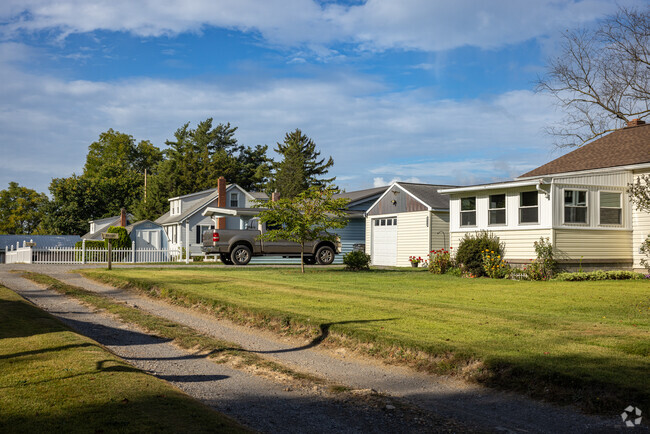 Bungalows and workers’ cottages present in Grazierville were constructed in the 1920s and ‘30s.