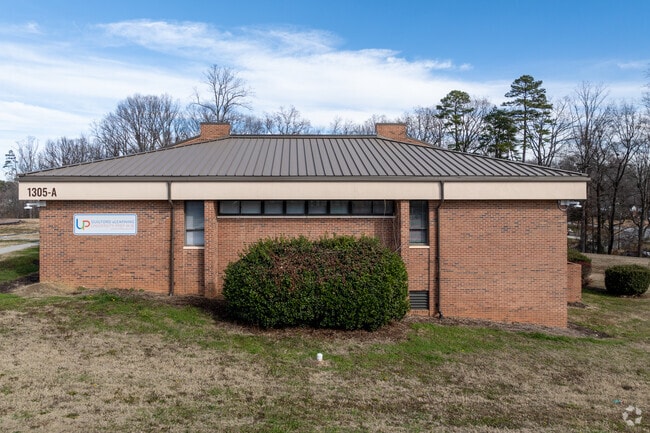 Guilford Elearning University Prep is an above average public school in Greensboro.