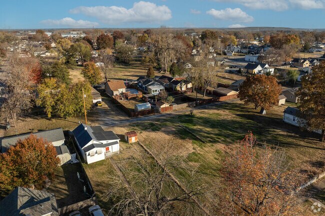 A nice view that shows the beautiful homes in the quiet Madison area.
