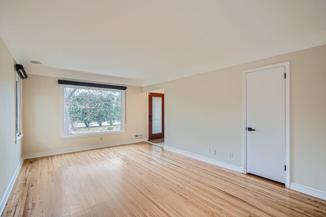 5633 Saint Croix Ave N, Minneapolis, MN 55422 - photo 3