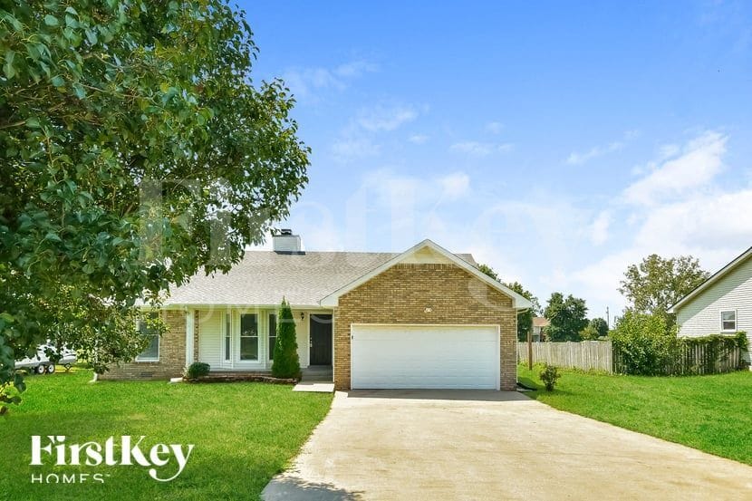 632 Fallbrook Ln, Clarksville, TN 37040 - photo 1