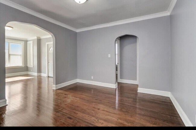 7923 S Clyde Ave unit Clyde SS 2, Chicago, IL 60617 - photo 5