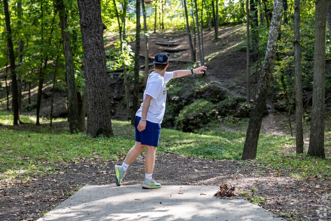Play a round of disc golf at Harmony Bends in King's Meadow.