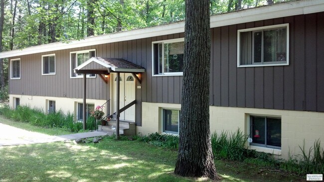 8001 Sunset Ave unit 3, Lake Tomahawk, WI 54539 - photo 2
