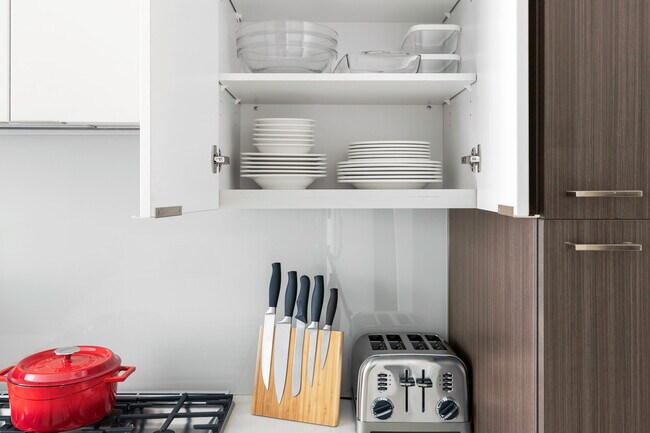 12000 Cameron Pond Dr unit FL3-ID8776A, Reston, VA 20194 - photo 5