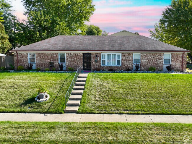 The ranch homes in this neighborhood has front yards.