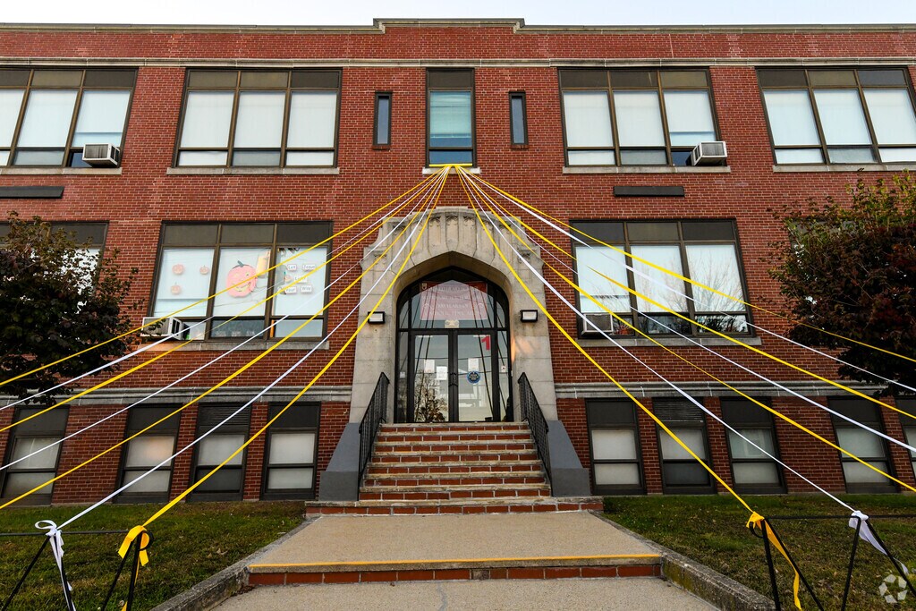 Sacred Heart School provides education in the neighborhood of 
East Providence.