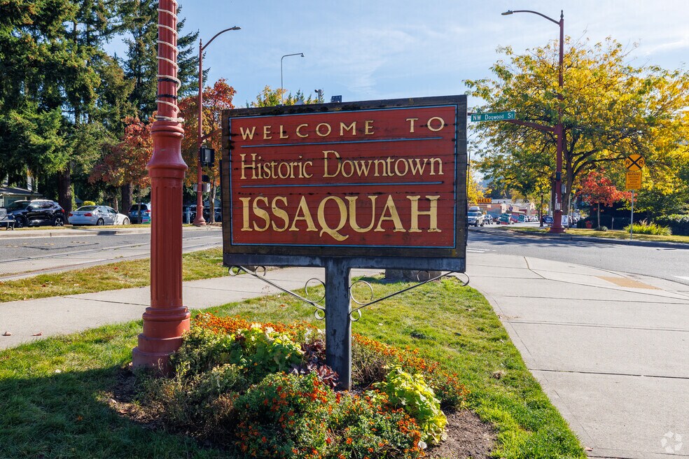 NH_OldeTown_536107_051225_P2_MN_V1