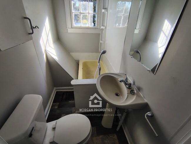 1323 W 10th St unit 1323 W 10TH ST, Anderson, IN 46016 - photo 6