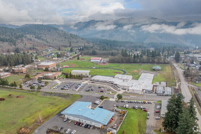 Stevenson Intermediate earns a B- from Niche.