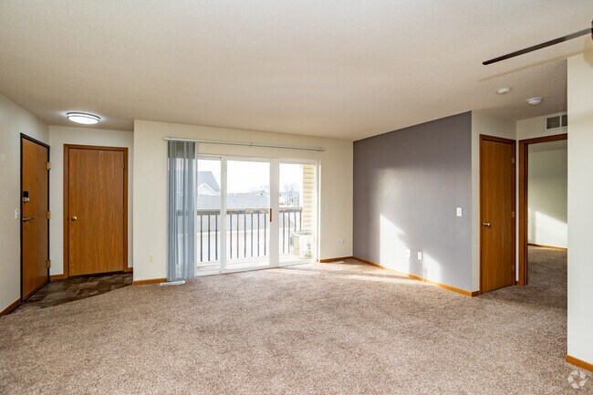 2BR, 1BA - 1,013SF - Living Room