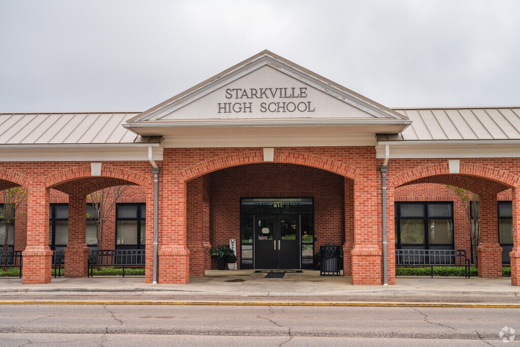 Starkville High School is home to 1,076 upper-grade students, covering 10th through 12th grade.
