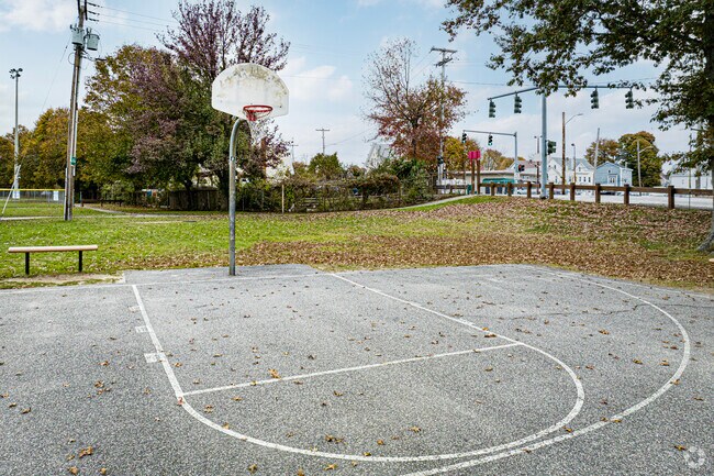 Neutaconkanut Hill has a public basketball court for locals to practice on.
