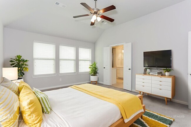 120 Knight of Realm Blvd, Lewisville, TX 75056 - photo 4