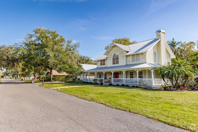 East Lake has a variety of home styles like Florida, Craftsman and Mediterranean influences.