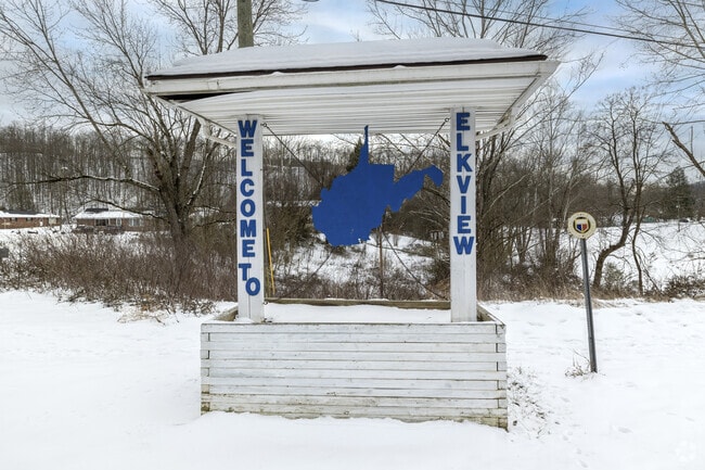 The neighborhood of Elkview offers a small town feel with a bustling sense of community.