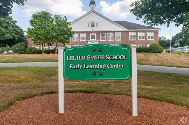 Dr. H.O. Smith Elementary School is a public institution.