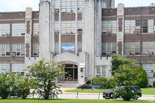 Front entrance of Lanier Senior High School is where your teenagers can attend.