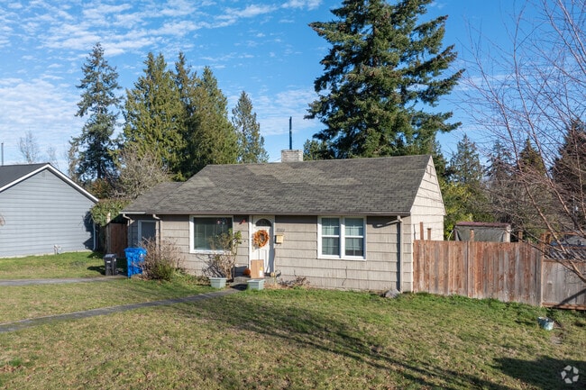 Ridgecrest has a variety of home styles, including Craftman cottages.