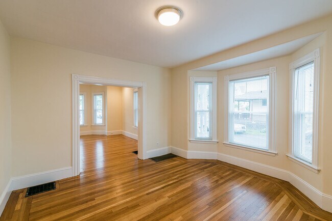 58 Saunders St, Allston, MA 02134 - photo 4