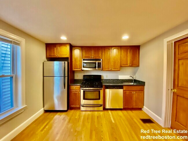 428 Franklin St unit 1L, Cambridge, MA 02139 - photo 3