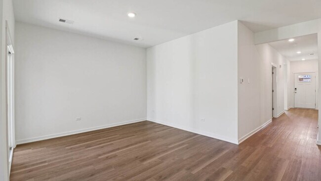 1111 Bluebell Ln, Bartlett, IL 60103 - photo 5