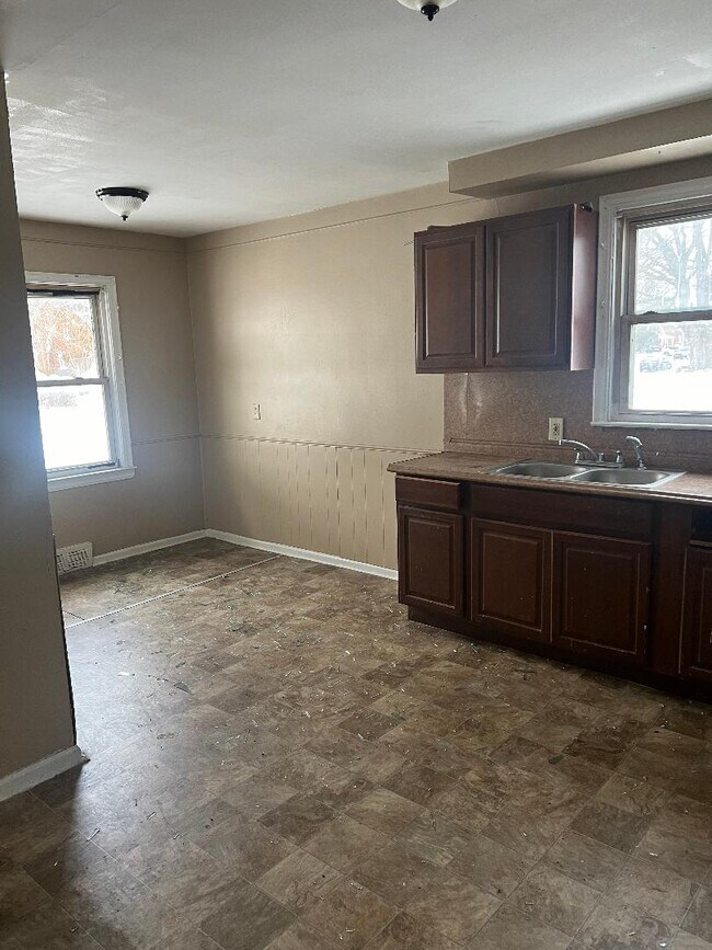 18516 Runyon St, Detroit, MI 48234 - photo 5