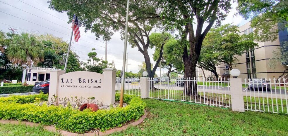 Las Brisas at Country Club of Miami, Hialeah, FL 33015 - photo 1