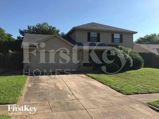7717 Castillo Rd, Fort Worth, TX 76112