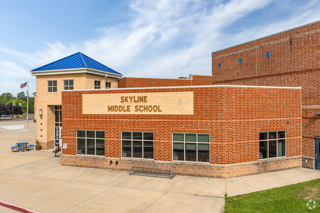 Skyline Middle School boasts a 11 to 1 student-teacher ratio.