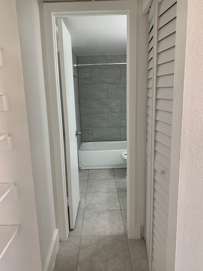 Point South unit Point South Unit, Miami, FL 33157 - photo 2