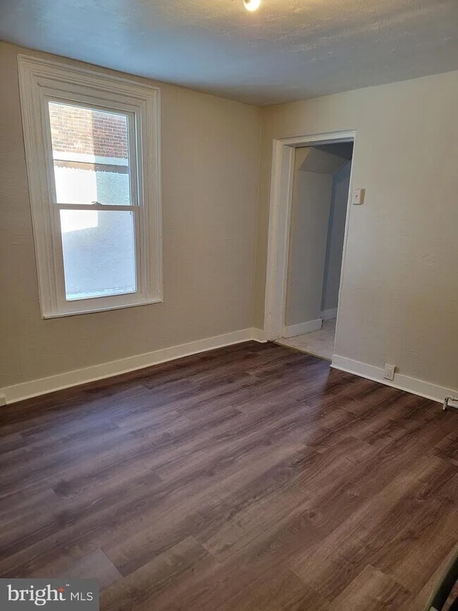 613 Walnut St, Norristown, PA 19401 - photo 3